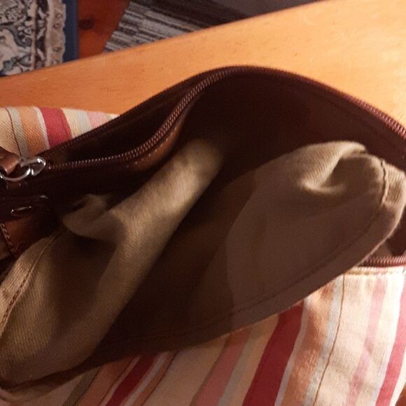 Stripe Relic purse with inside removable pouch - Picture 11 of 16